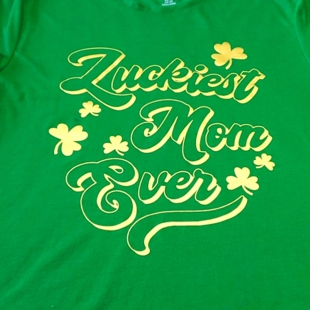St. Patricks Day,‎  green tee shirt. Graphics (Luckiest Mom Ever). Size XL .
